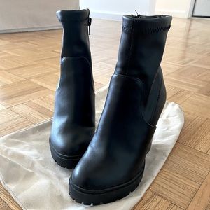 Steve Madden Legend platform sock bootie size 5.5